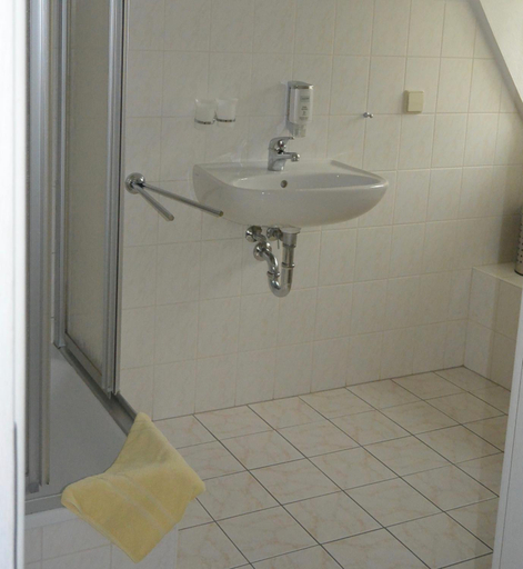 Bathroom 3, Pension Immergrün, Görlitz