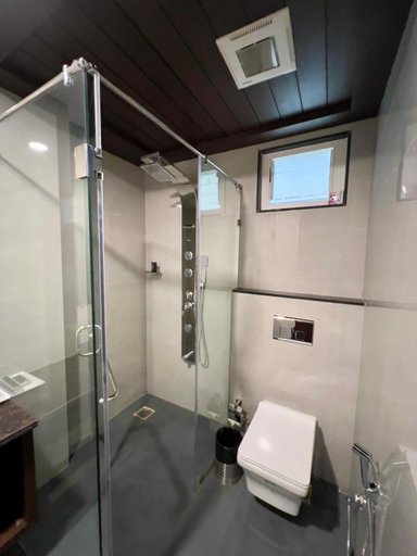 Bathroom, Hotel prajyot, Purnia
