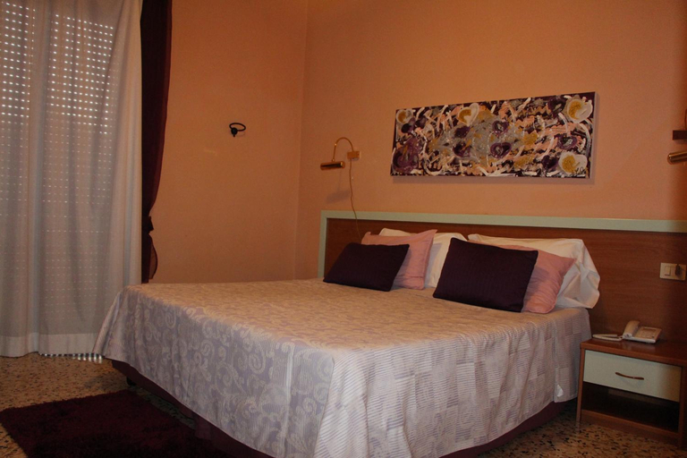 Bedroom 5, Hotel San Donnino, Parma