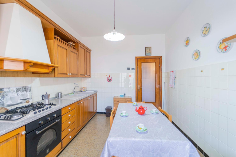 Others 5, 104 - Casa Tulipano Riva Trigoso, a due passi dal mare - Posto auto privato gratis, Genova