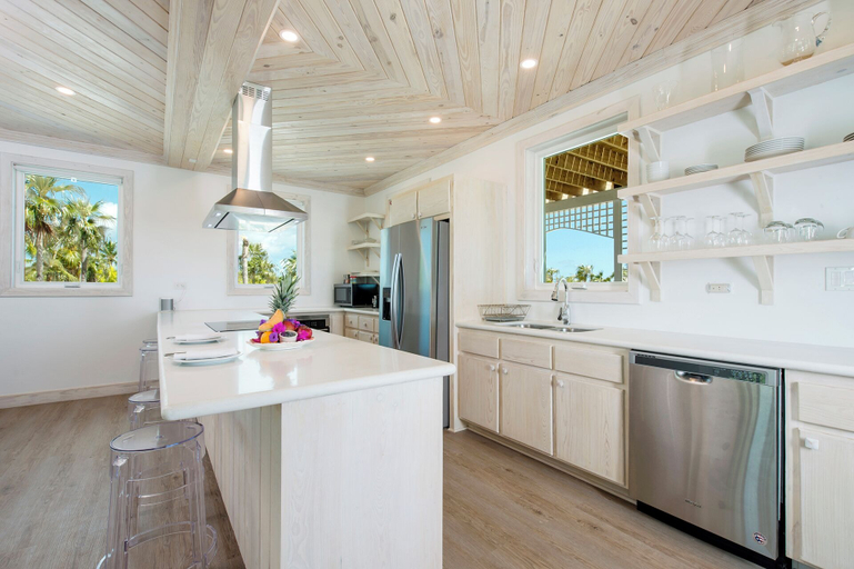 Others 5, Tropical Haven: Luxurious Home Steps From Beach