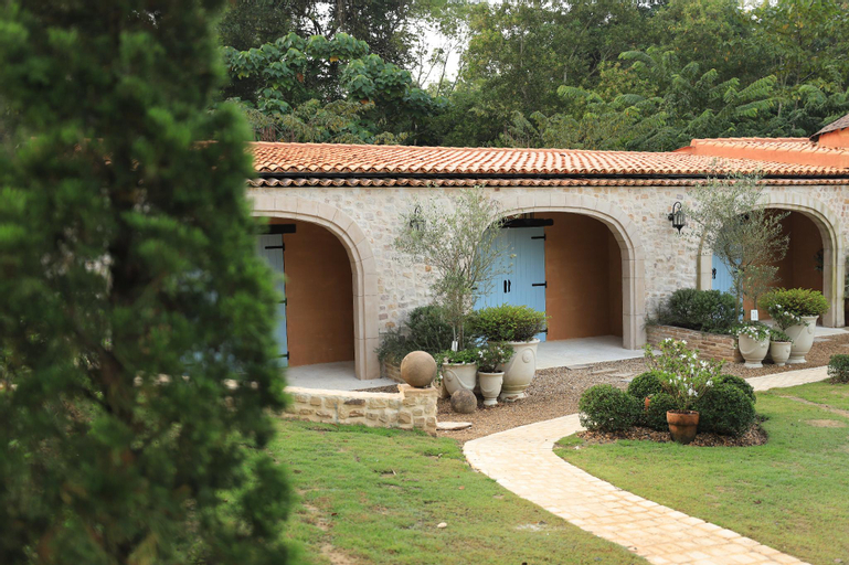 Exterior 7