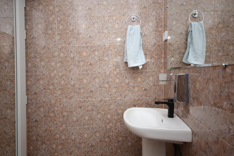 Bathroom 3, Hostel Mandaria, Kutaisi