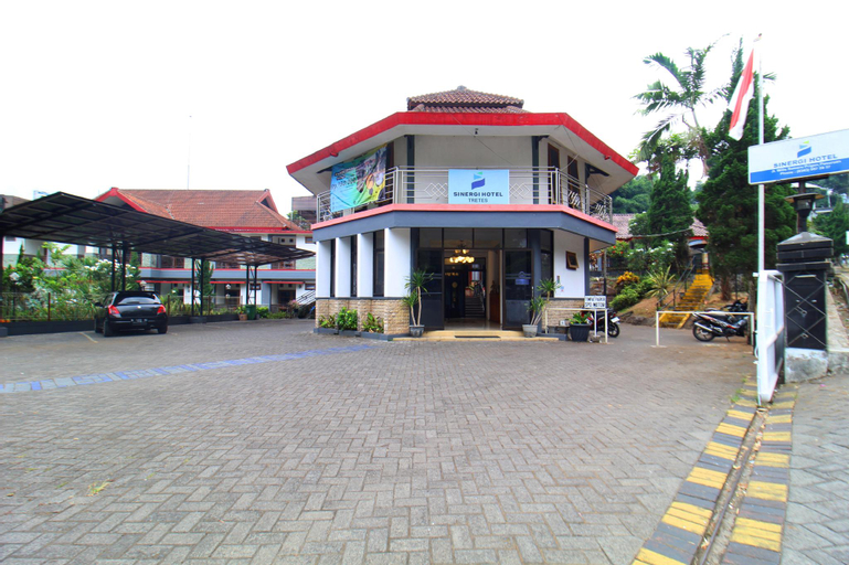 Exterior 9