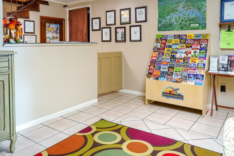 Lobby 2, Shady Acre Inn and Suites, Stone