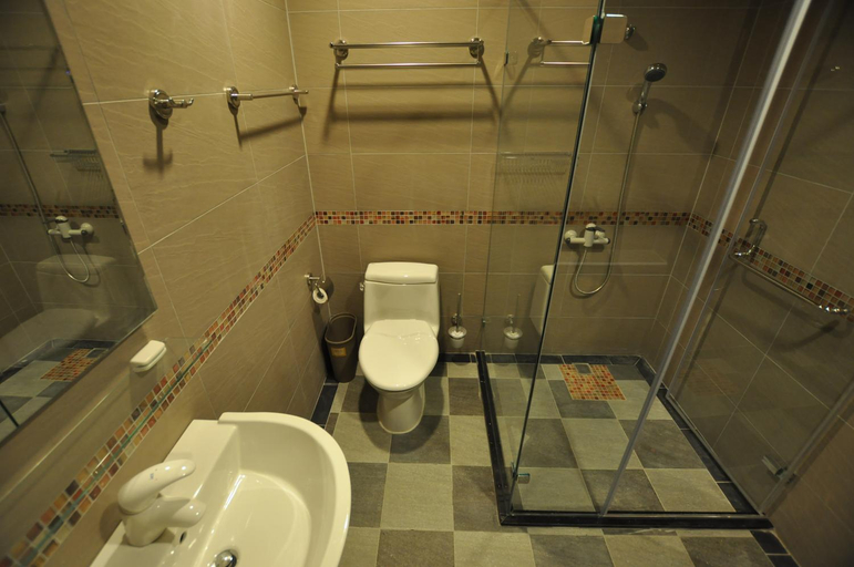 Bathroom 2, Go Go Fun, Yilan