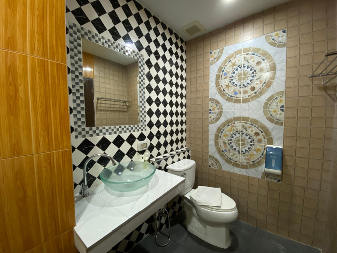 Bathroom 17