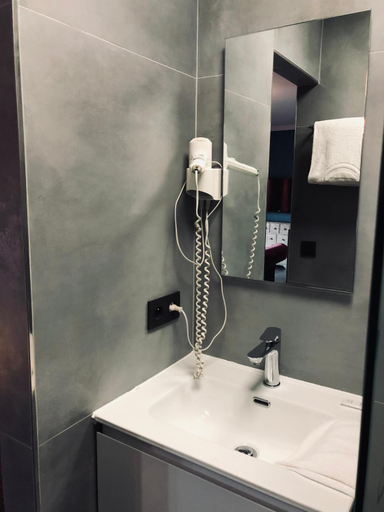 Bathroom 3, V E R O N E - Rooms & Suites - Liege - Rocourt, Liège