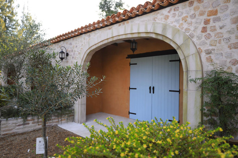 Exterior 6