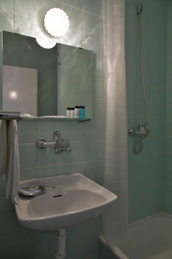 Bathroom 2, Retro Hotel Kladno, Kladno