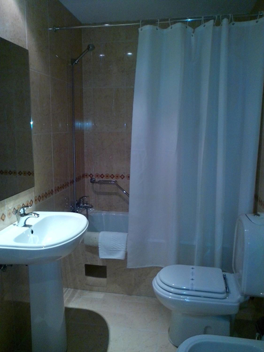 Bathroom, Hotel Mirafresno, Miranda do Douro