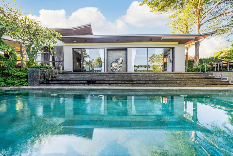 Swimming Pool 2