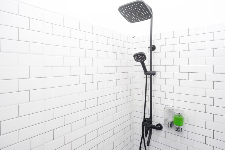 Bathroom 18