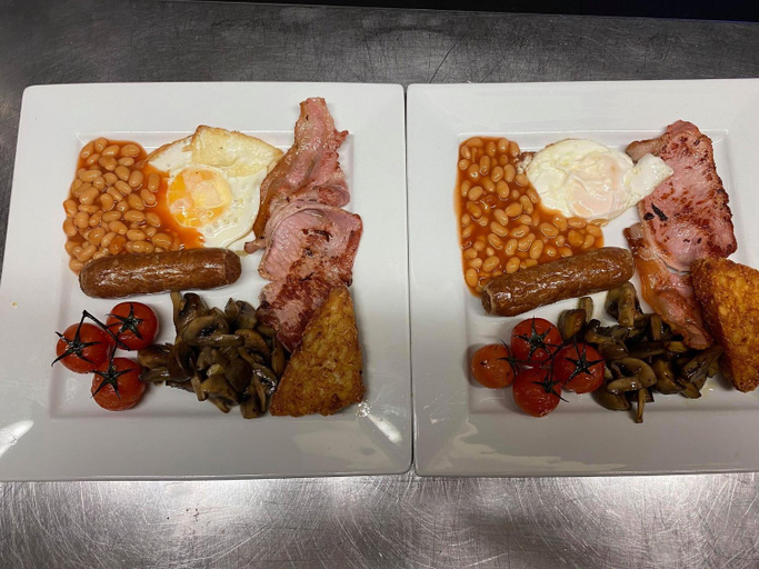 Food & Drinks, Llanerch Inn, Powys