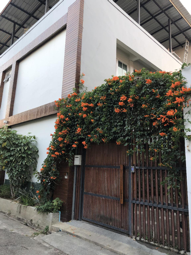 Exterior 1