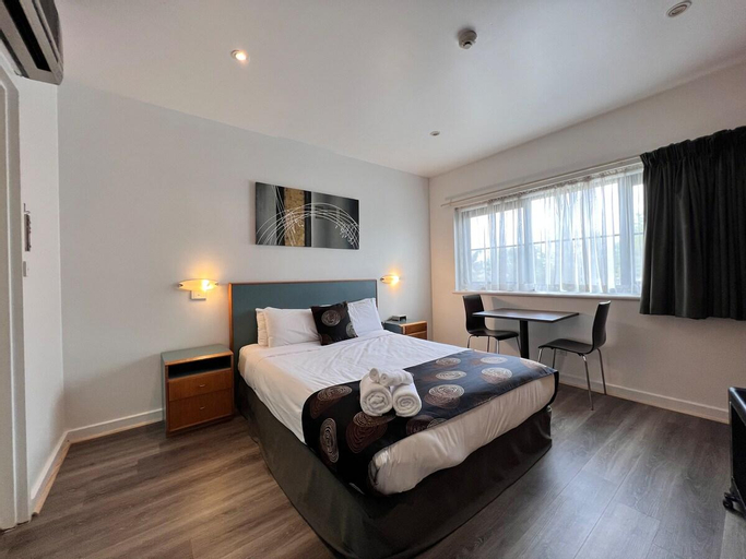 Bedroom 2, Studio427/247 gouger st ex hotel room in city, Adelaide
