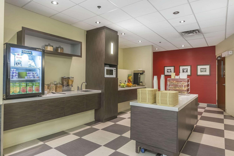 Food & Drinks 4, Quality Hotel & Conference Centre, Restigouche