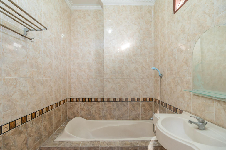 Bathroom 9