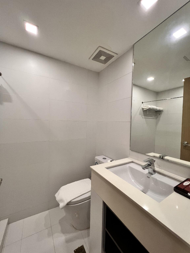 Bathroom 13