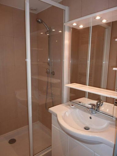 Bathroom 3, Vieux Nice 2 pieces Appartement SAN REMO, Alpes-Maritimes