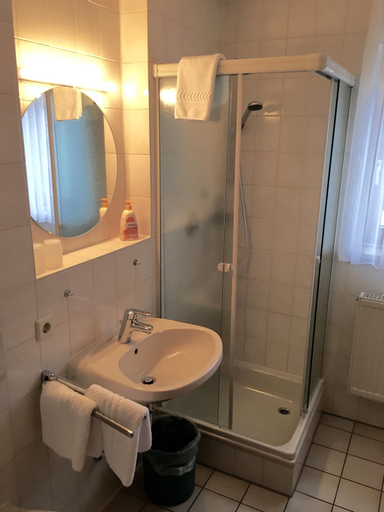 Bedroom 3, Hotel Garni Vierjahreszeiten, Lichtenfels