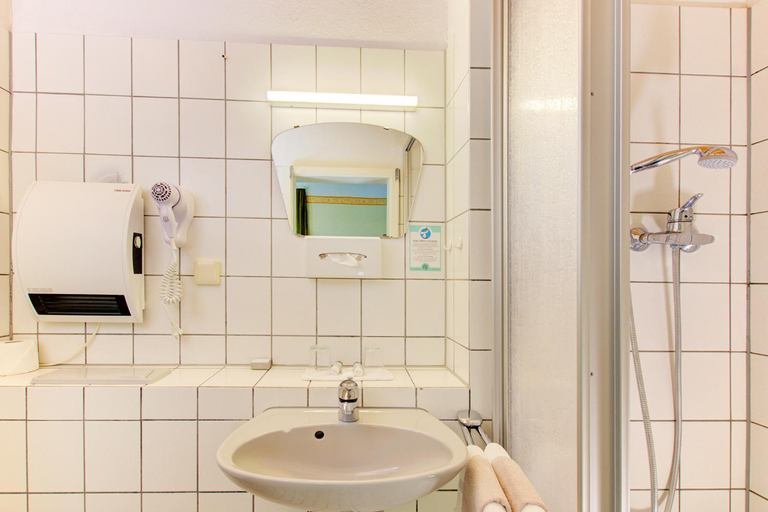 Bathroom 3, Hotel Fidelitas, Calw