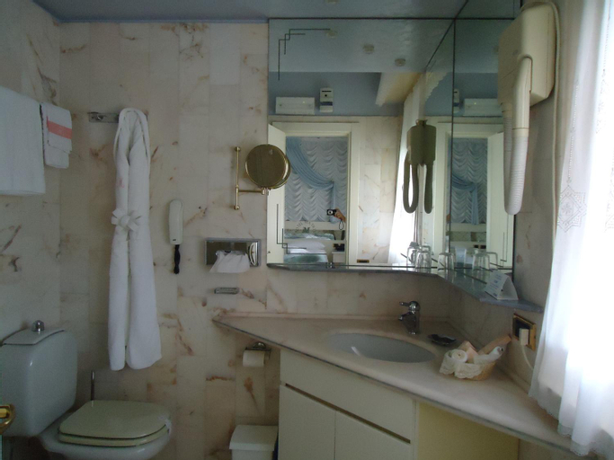 Bathroom 4