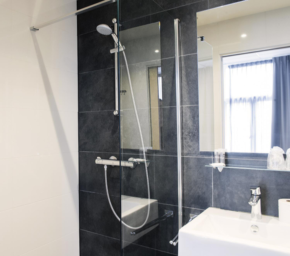 Bathroom 4, City2Beach Hotel, Vlissingen