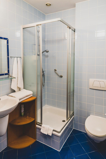 Bathroom 4, Hotel Wenus, Puławy