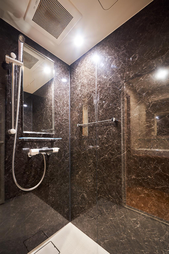 Bathroom 14