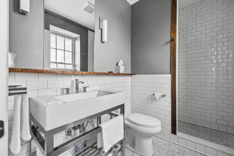 Bathroom 5, Howard Hotel, Columbia