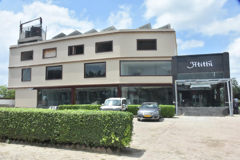 Exterior & Views