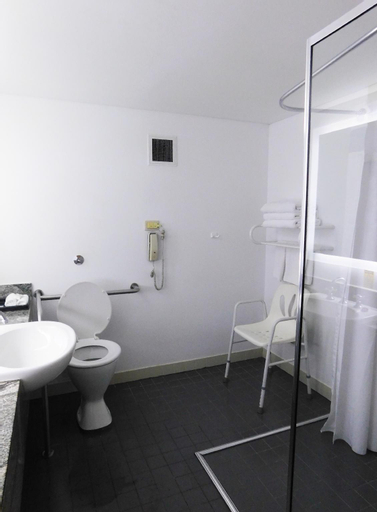 Bathroom 28