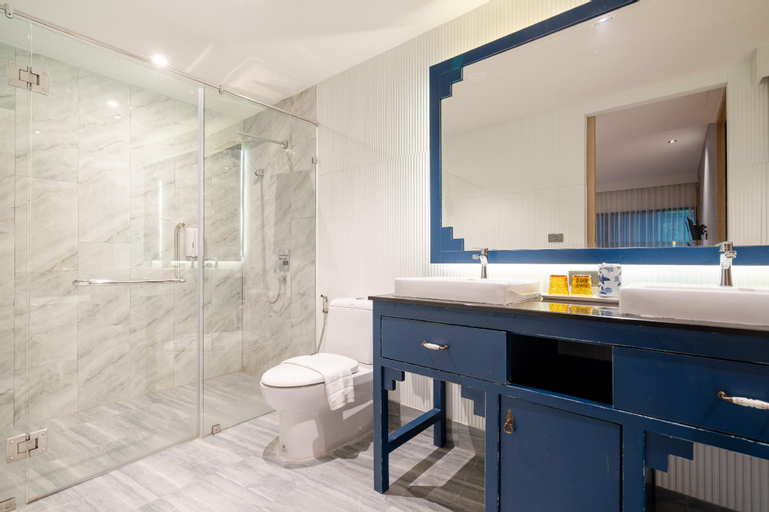 Bathroom 24