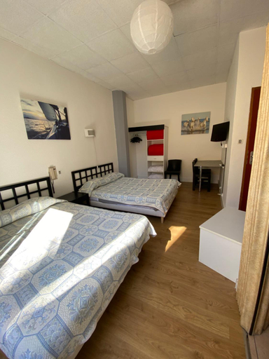 Bedroom 2, Hotel Belle Vue d'Angleterre, Gard