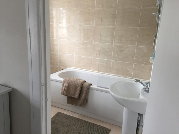 Bathroom 3, Red Lion Inn, Devon