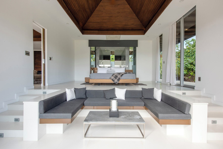 Others 5, Oceanfront Oasis: Renovated Villa With Pool