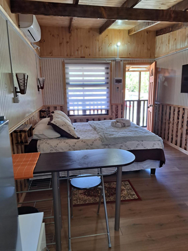 Others 5, Hostal Robinson, Aisén