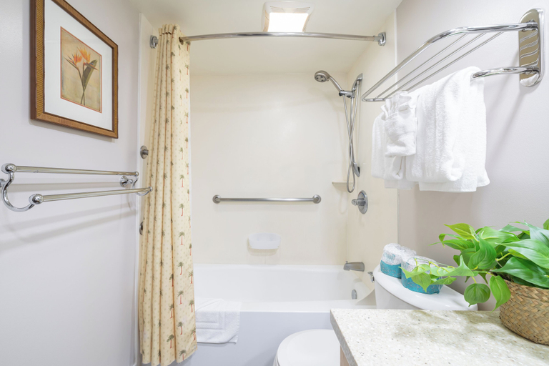 Bathroom 4, Waikiki Sunset Close to Beach with Parking, Honolulu