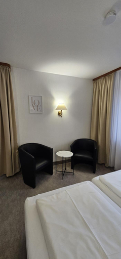Bedroom 2, Hotel Garni Vierjahreszeiten, Lichtenfels
