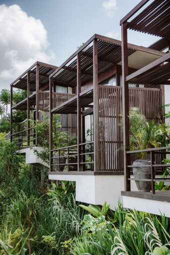 Exterior 1