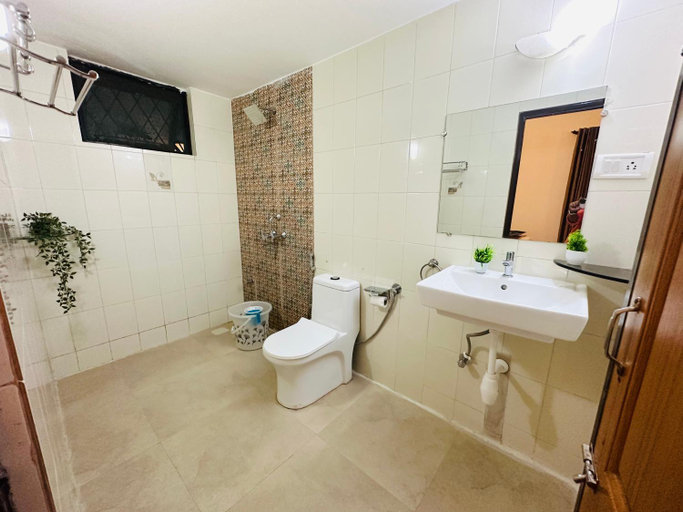 Bathroom 5, Monte Carlo Retreat, North Goa
