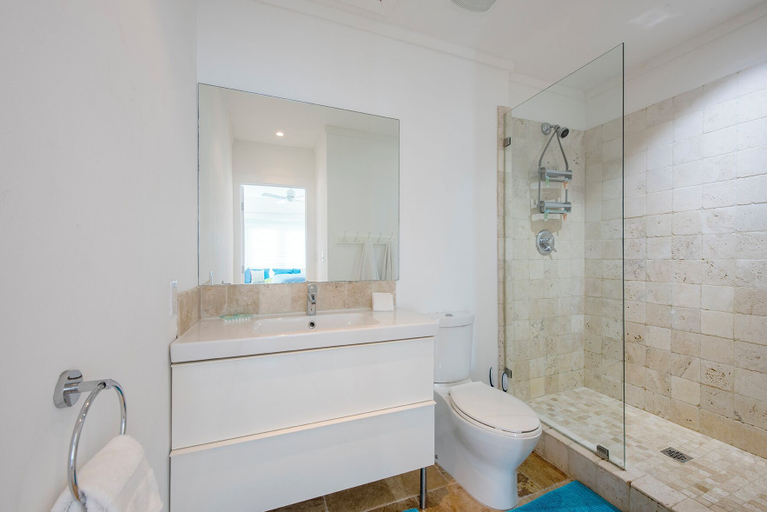 Bathroom 5, Island Hideout: Quaint Cottage, Moments From The Beach
