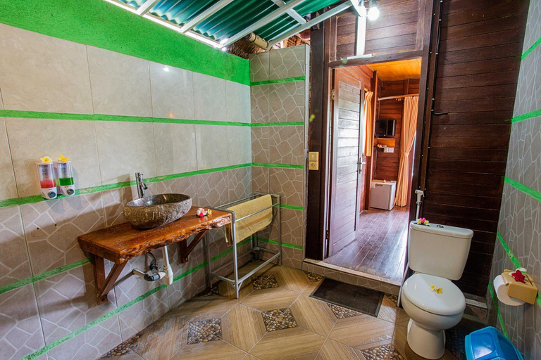 Bathroom 4, Nanuks Bungalows, Klungkung