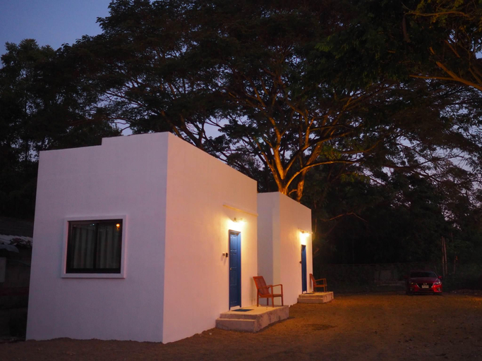 Exterior 9