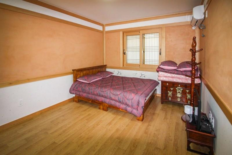 Bedroom 2, Yongin Hanok Pension Sujindang, Yongin