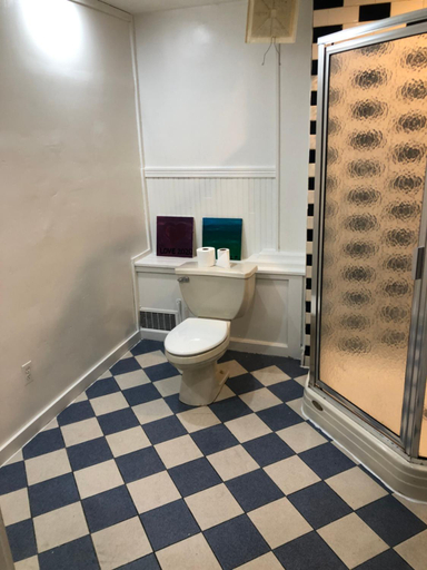 Bathroom, Art Gallery Hostel, Coos