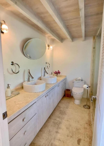 Bathroom, Tropical Escape: Charming Cottage With Resort Privileges