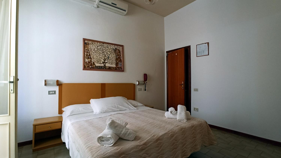 Bedroom 2, Hotel La Caravella, Rimini