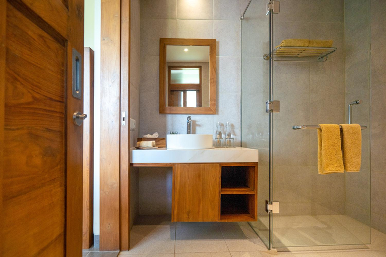Bathroom 12